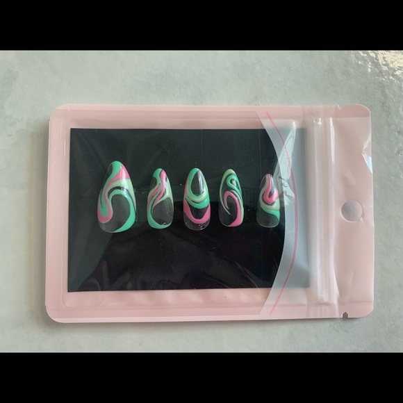 Press on nails set of 20 nails - Picture 3 of 4